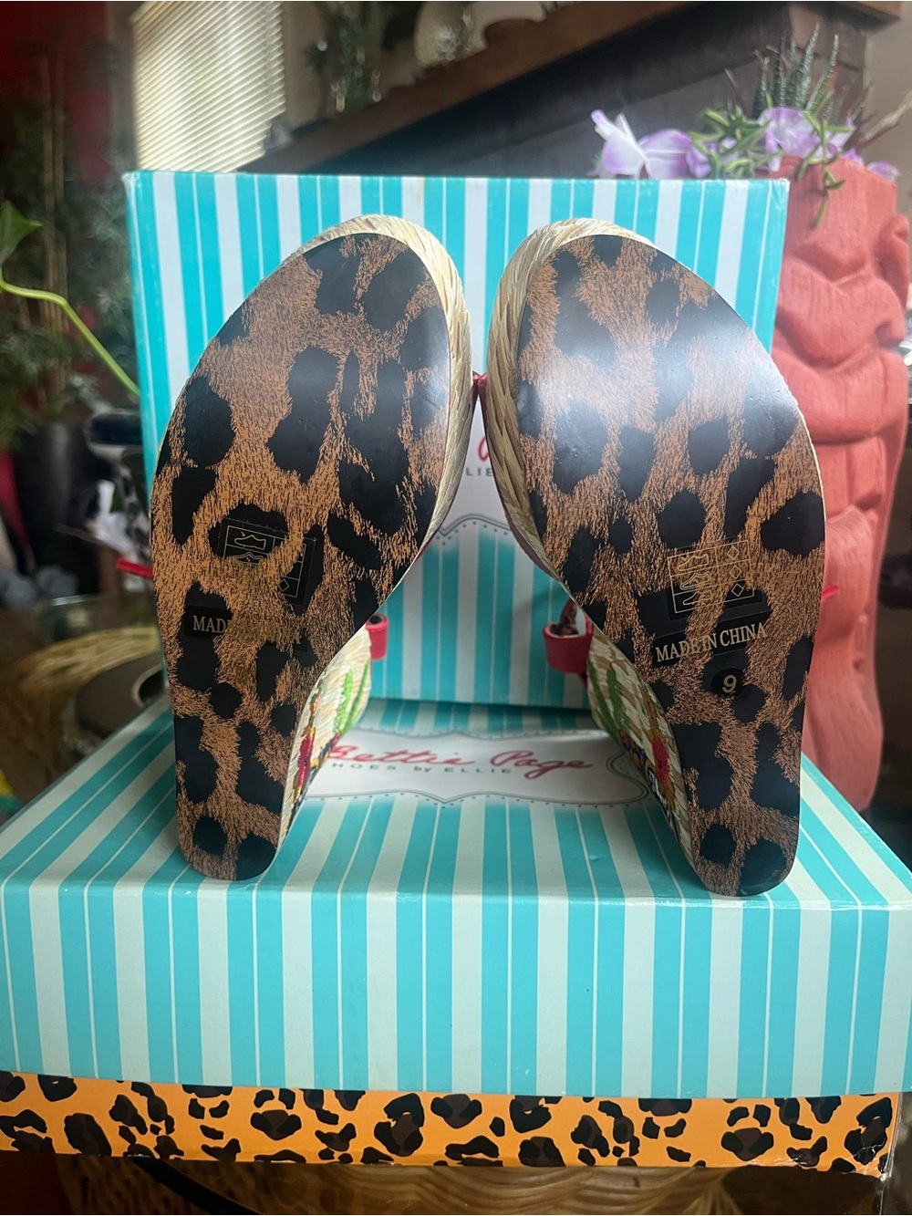 Bettie Page enchanted tiki platforms sz 9 - Picture 11 of 11